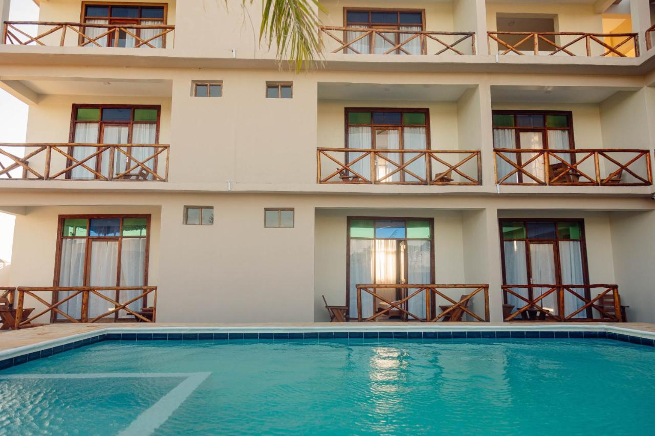 Ocean Breeze Hotel ナングウィ エクステリア 写真