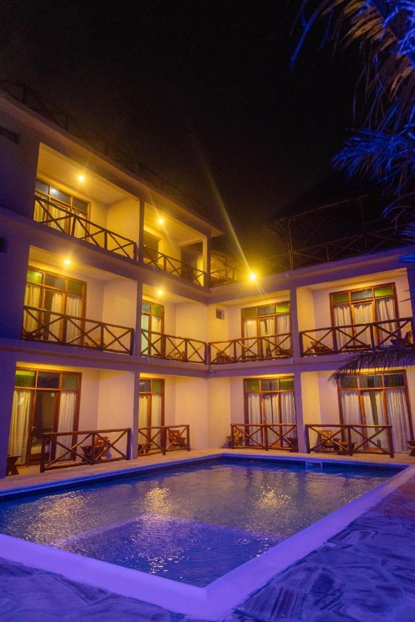 Ocean Breeze Hotel ナングウィ エクステリア 写真